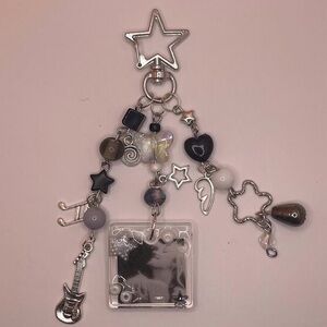 Chic Silver and Black Star Charm Key Holder